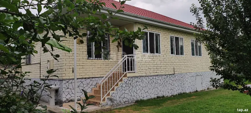 Satılır 4 otaqlı həyət evi 130 m² — Oğuz 4 otaq 130.00 m²