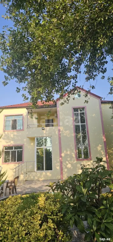 Satılır 9 otaqlı həyət evi 300 m²