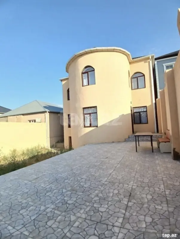 Satılır 6 otaqlı həyət evi 300 m²