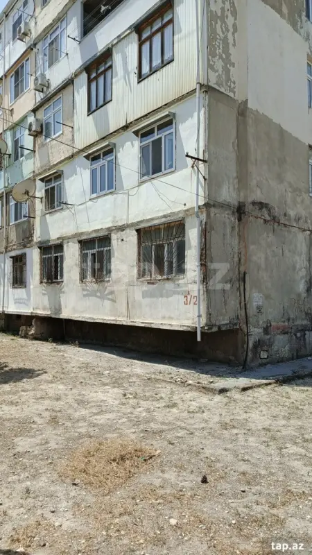 Satılır 5 otaqlı mənzil 135 m²