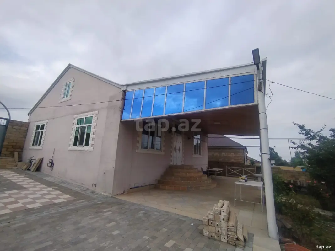 Kirayə verilir 4 otaqlı həyət evi 10 m²