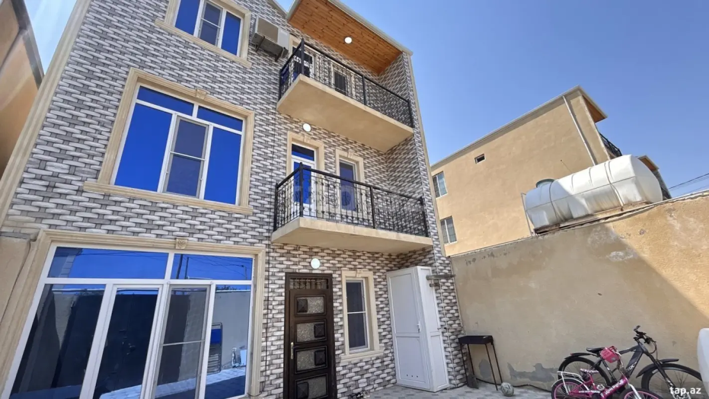 Satılır 6 otaqlı həyət evi 175 m²