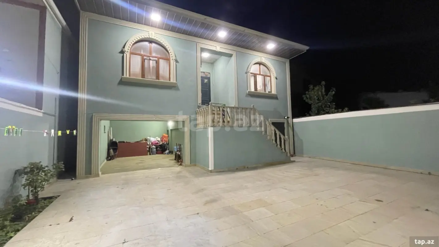Satılır 5 otaqlı həyət evi 200 m²