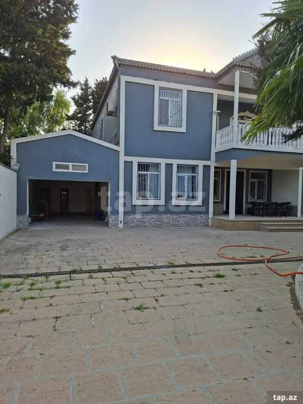 Satılır 8 otaqlı həyət evi 240 m²