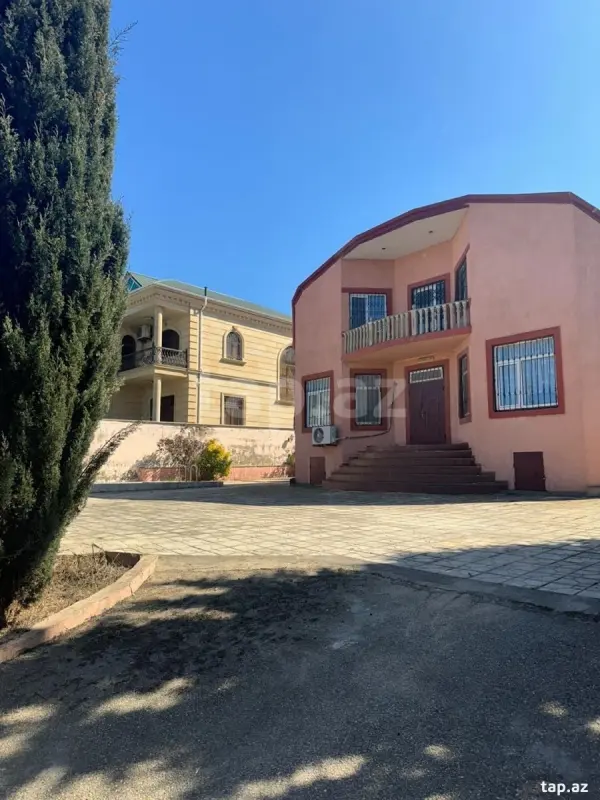 Satılır 7 otaqlı həyət evi 280 m²