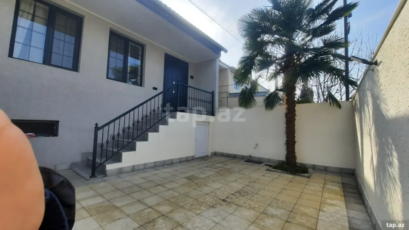 Satılır 4 otaqlı mənzil 120 m²
