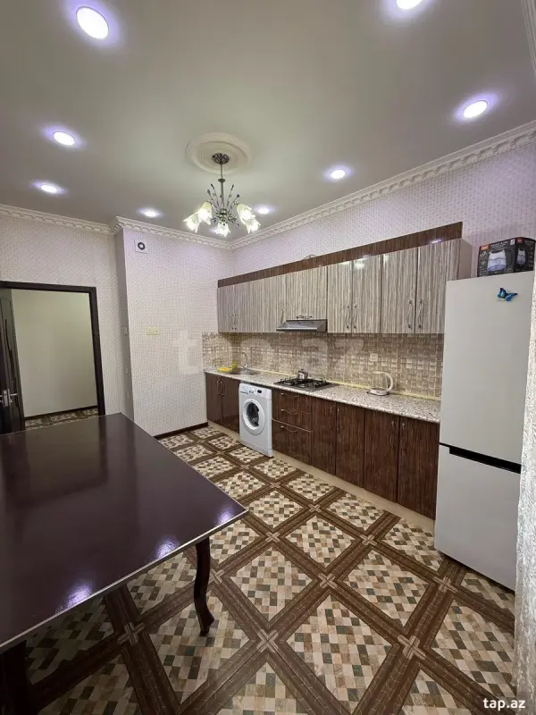 Kirayə verilir 2 otaqlı mənzil 77 m²