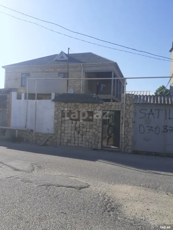 Satılır 8 otaqlı həyət evi 250 m²