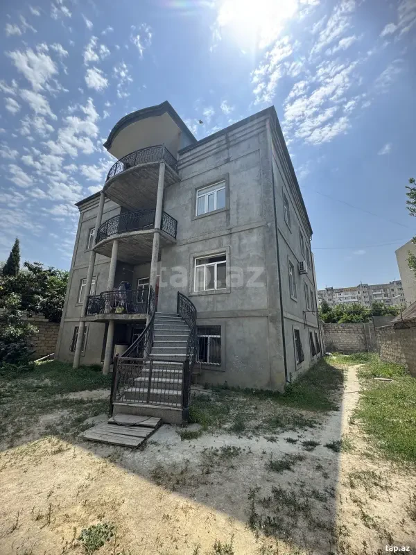 Satılır 7 otaqlı həyət evi 525 m²