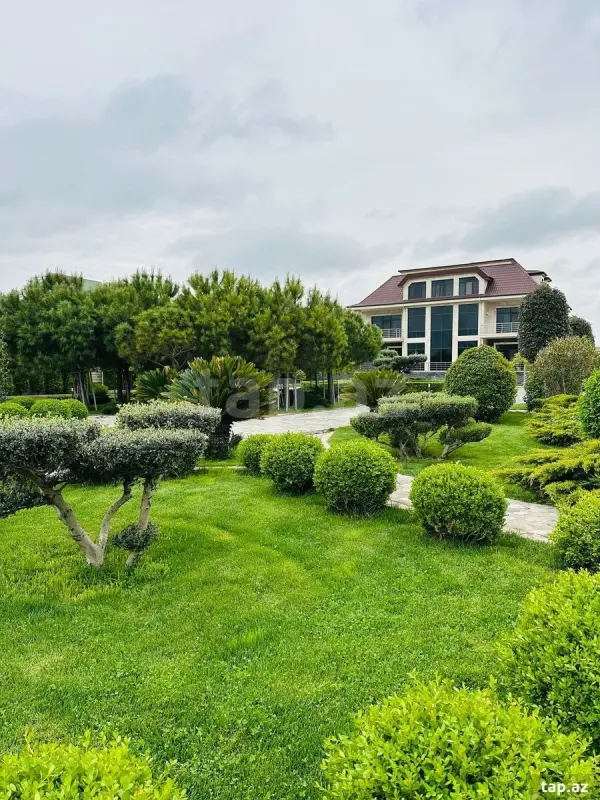 Kirayə verilir 8 otaqlı həyət evi 600 m²