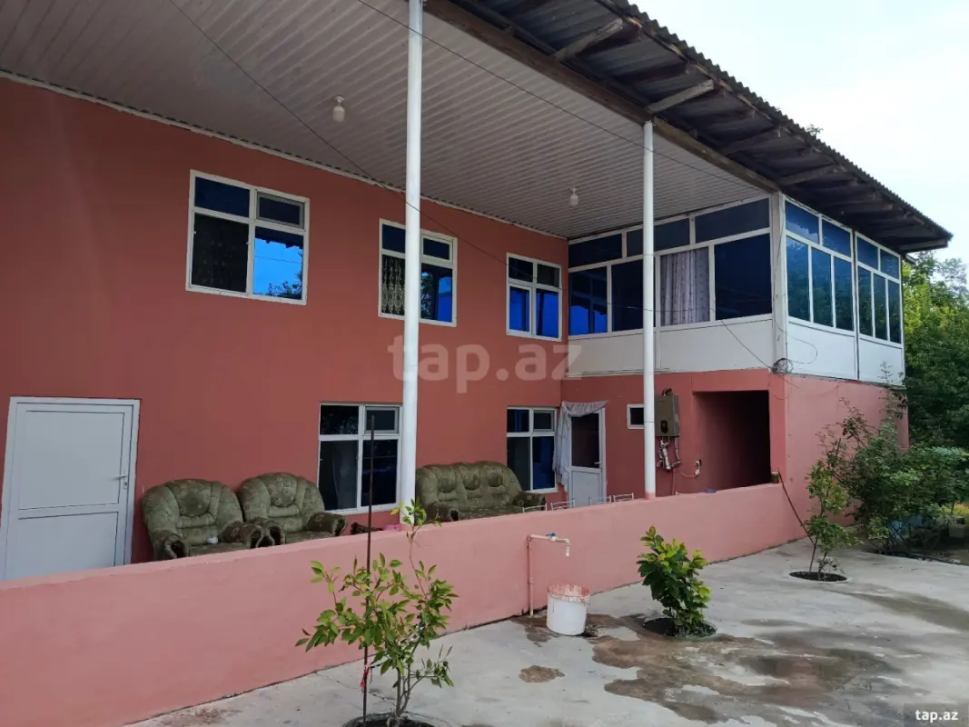 Satılır 8 otaqlı həyət evi 120 m²