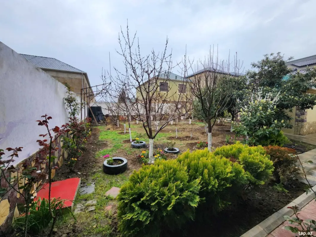 Satılır 4 otaqlı həyət evi 130 m²