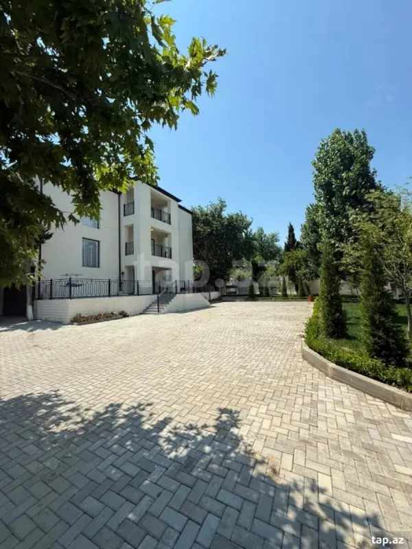 Satılır 10 otaqlı həyət evi 655 m²