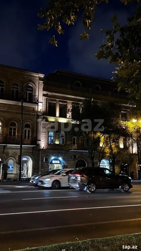 Satılır 4 otaqlı mənzil 130 m²