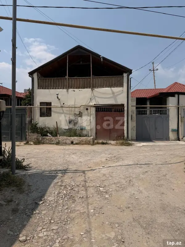 Satılır 5 otaqlı həyət evi 200 m²