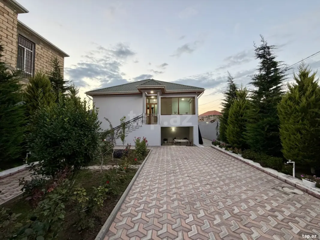 Satılır 8 otaqlı həyət evi 320 m²