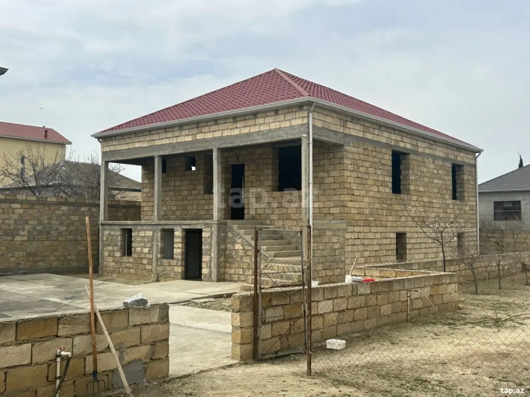 Satılır 4 otaqlı həyət evi 137 m²