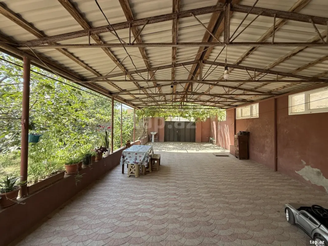 Satılır 4 otaqlı həyət evi 500 m²
