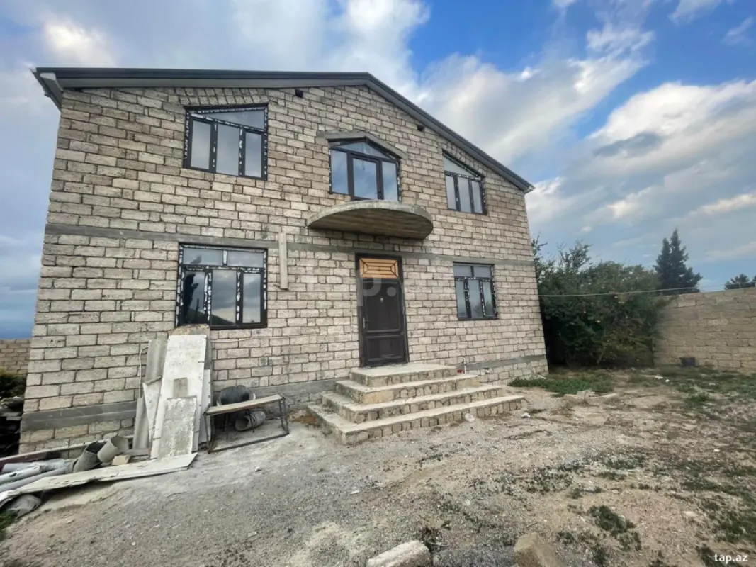 Satılır 6 otaqlı həyət evi 200 m²