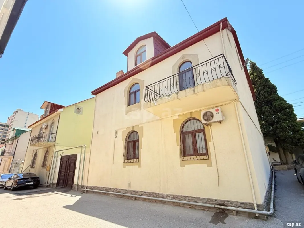 Satılır 6 otaqlı həyət evi 260 m²