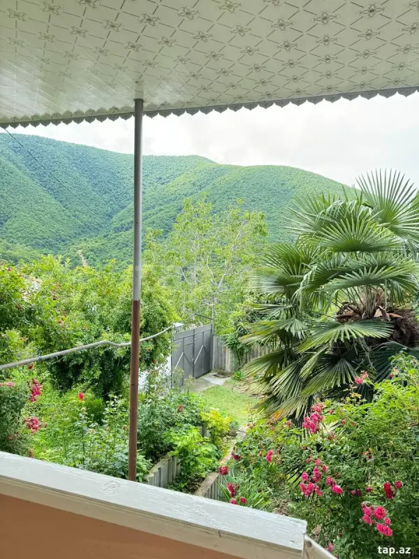Satılır 10 otaqlı həyət evi 10.2 m²