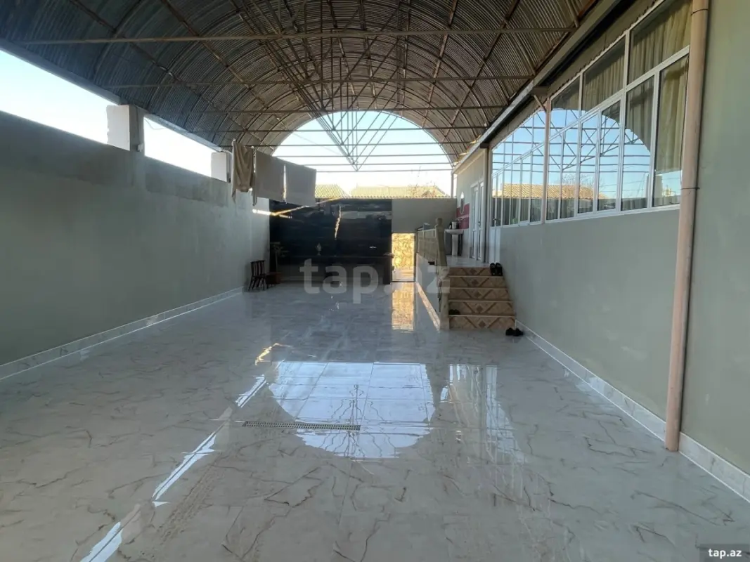 Satılır 5 otaqlı həyət evi 4000 m²