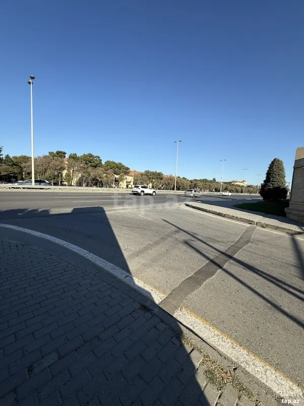 Satılır 8 otaqlı həyət evi 200 m²