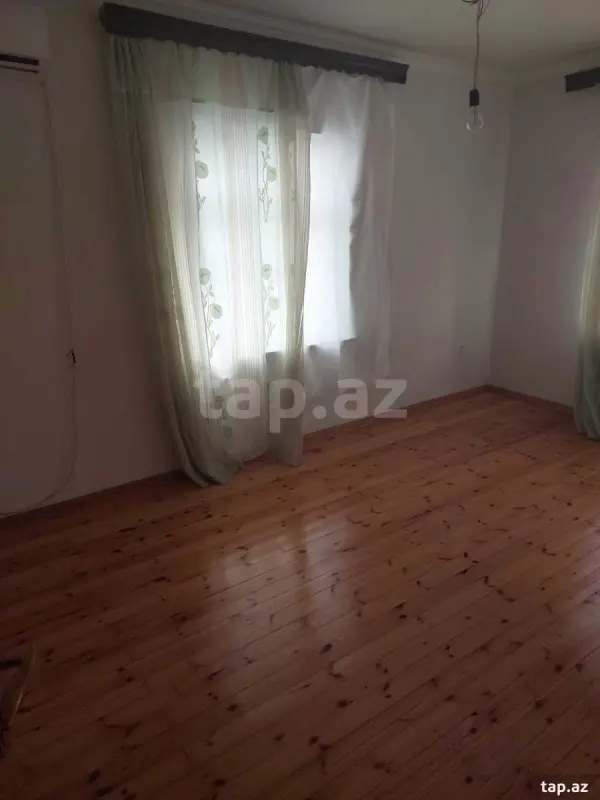 Satılır 6 otaqlı həyət evi 100 m²