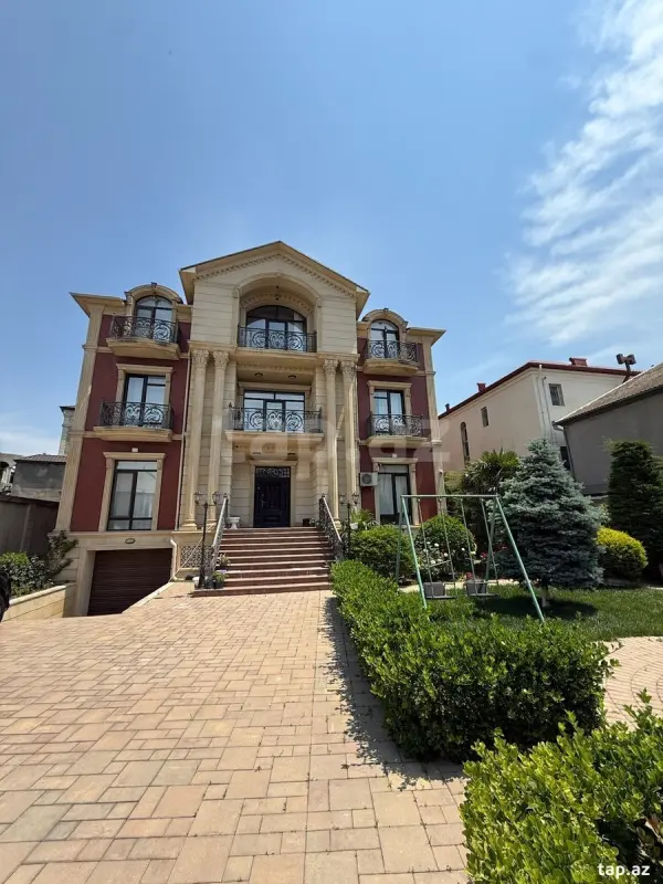 Satılır 7 otaqlı həyət evi 800 m²
