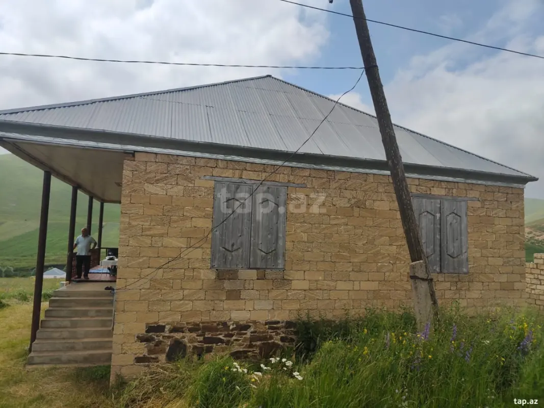 Satılır 4 otaqlı həyət evi 100 m²
