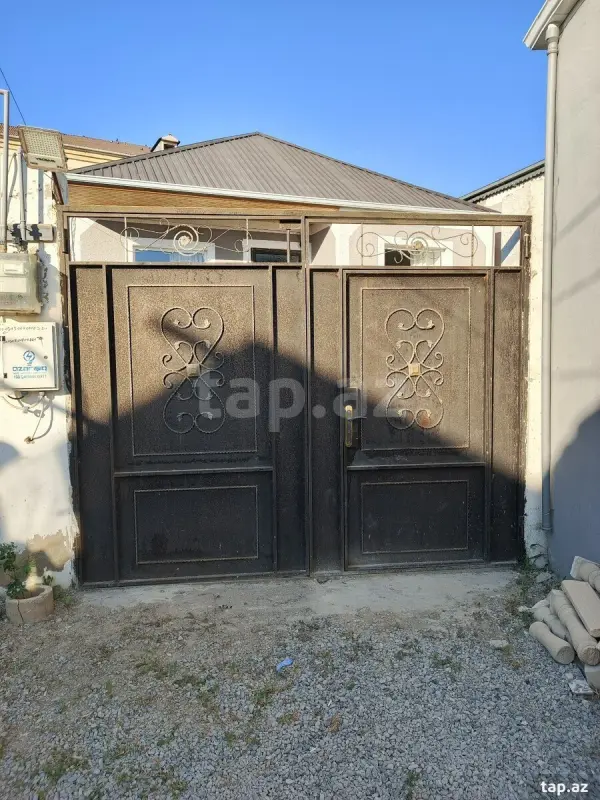 Satılır 3 otaqlı həyət evi 200 m²