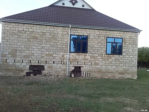 Satılır 5 otaqlı həyət evi 12 m² — Beyləqan 5 otaq 12.00 m²