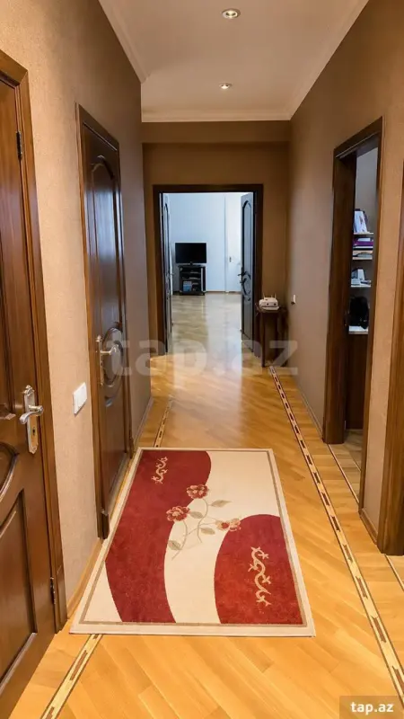 Satılır 3 otaqlı yeni tikili 130 m²