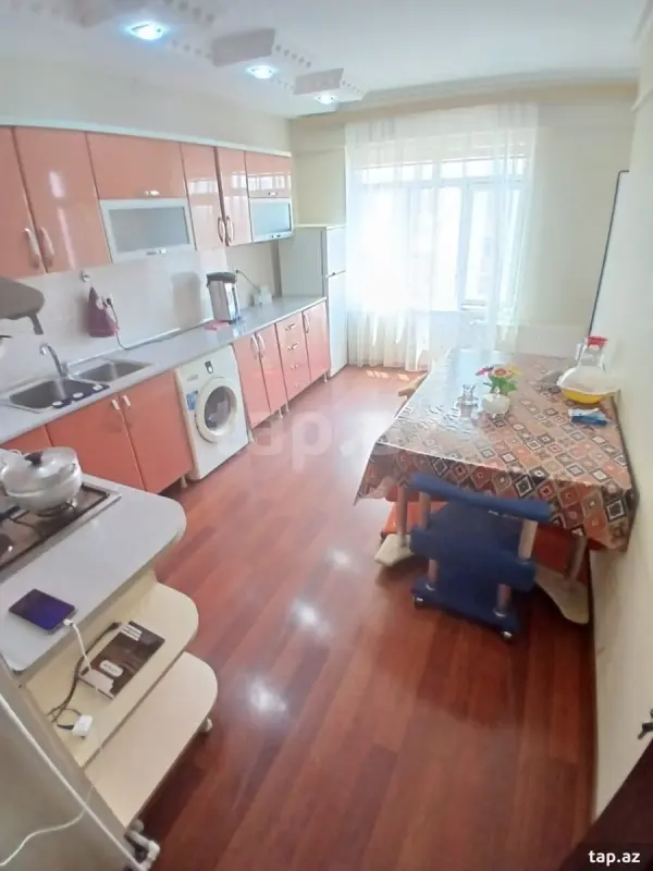 Kirayə verilir 2 otaqlı yeni tikili 70 m²