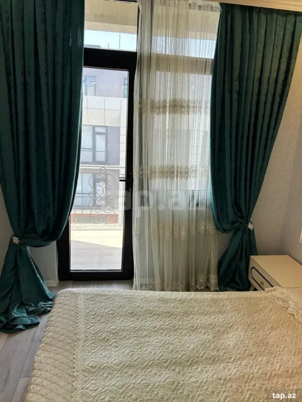 Kirayə verilir 3 otaqlı yeni tikili 150 m²