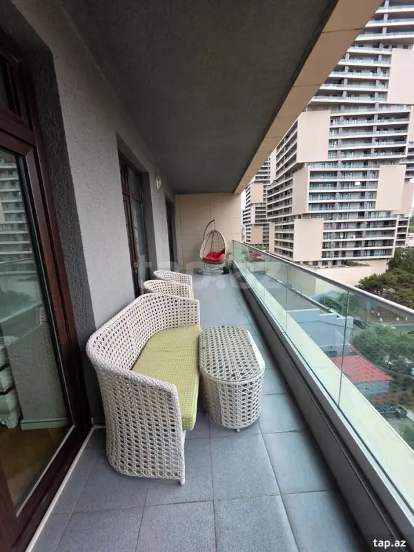 Kirayə verilir 3 otaqlı yeni tikili 140 m²