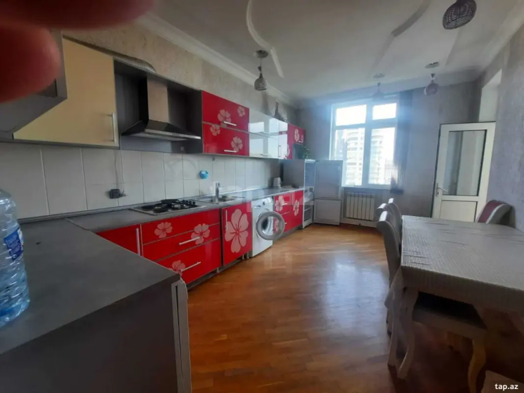 Kirayə verilir 2 otaqlı yeni tikili 85 m²