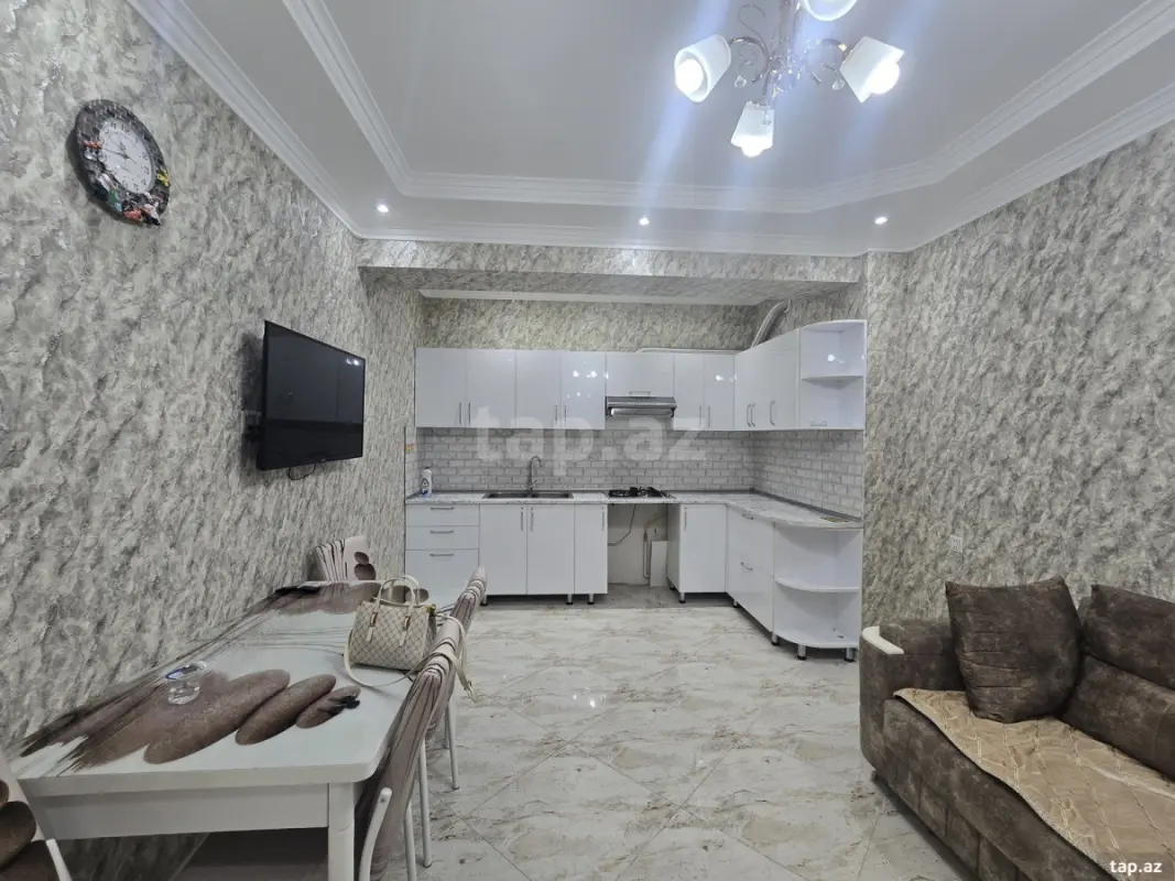 Kirayə verilir 4 otaqlı yeni tikili 145 m²
