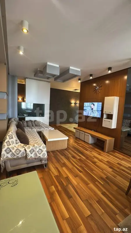 Kirayə verilir 3 otaqlı yeni tikili 140 m²