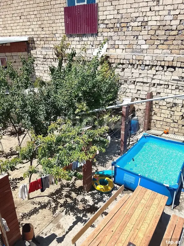 Satılır 10 otaqlı həyət evi 250 m²