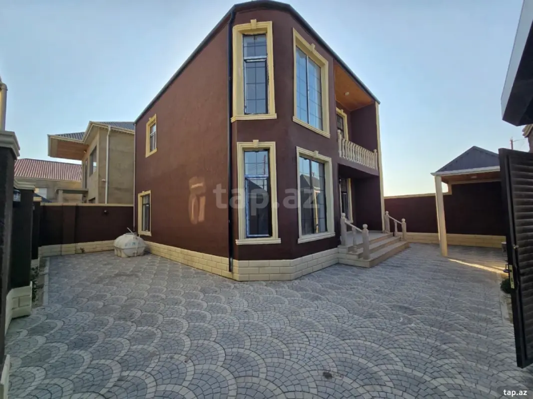 Satılır 5 otaqlı həyət evi 200 m²