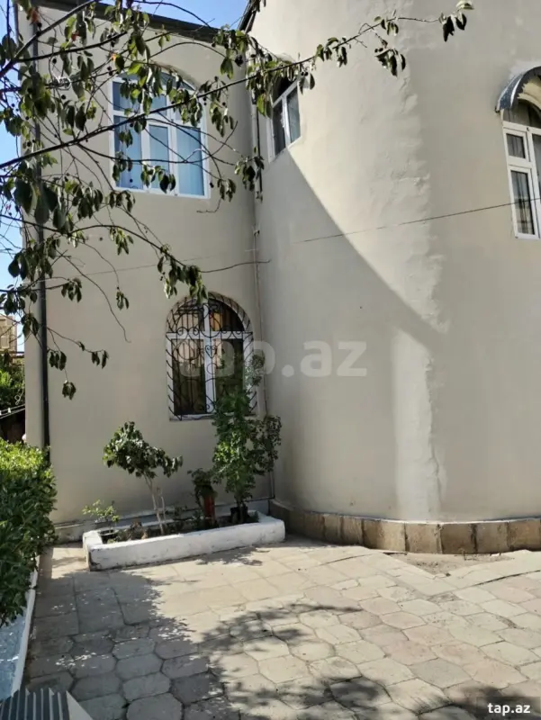Satılır 8 otaqlı həyət evi 247 m²