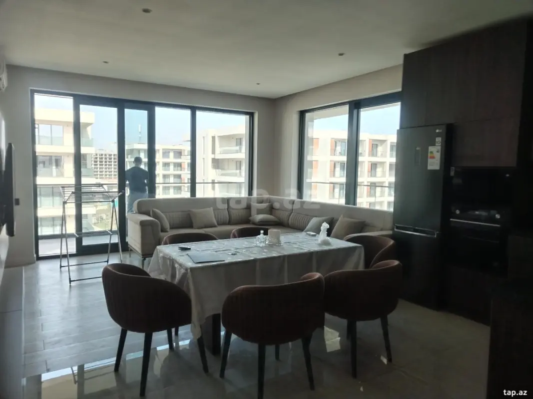 Kirayə verilir 3 otaqlı yeni tikili 160 m²