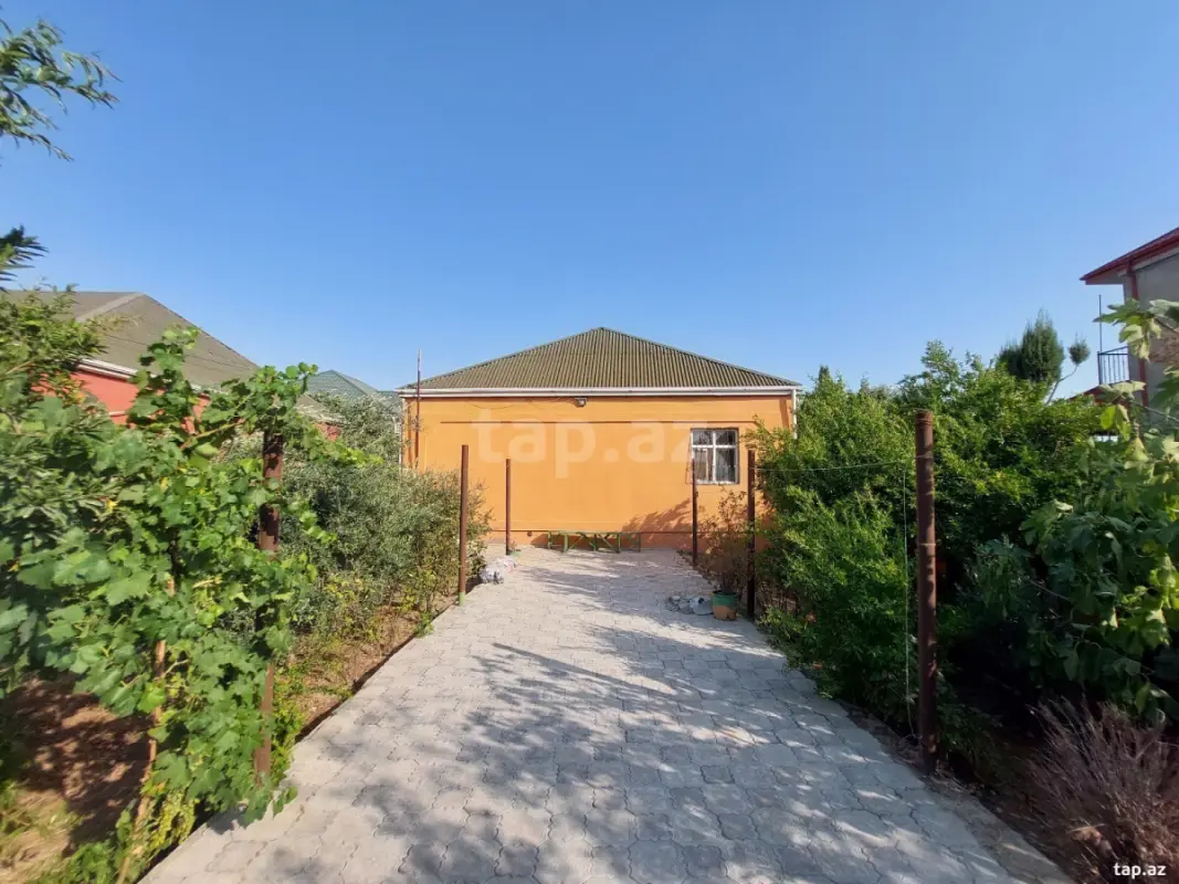 Satılır 3 otaqlı həyət evi 450 m²