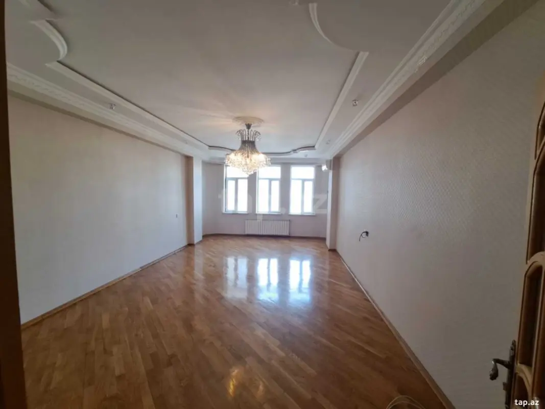 Satılır 3 otaqlı yeni tikili 135 m²