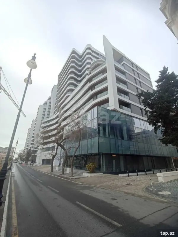 Satılır 5 otaqlı yeni tikili 303 m²