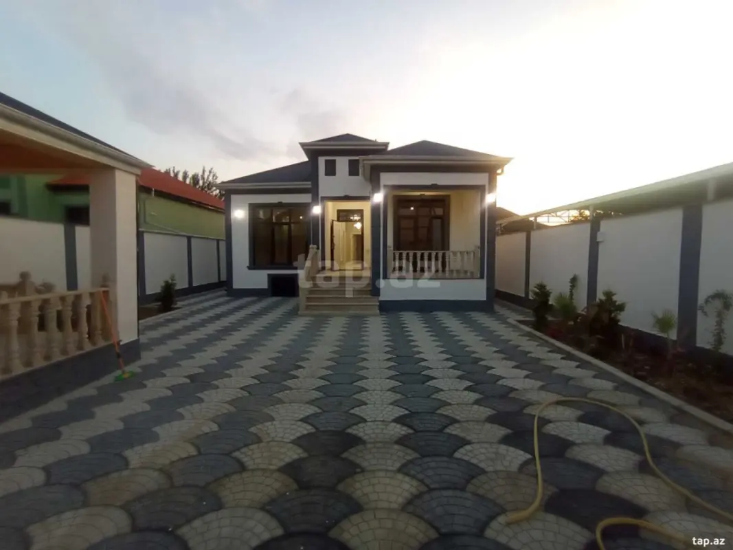 Satılır 5 otaqlı həyət evi 140 m²