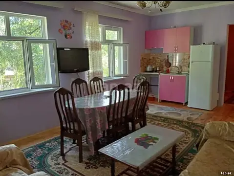Kirayə verilir 3 otaqlı həyət evi 100 m² — Quba 3 otaq 100.00 m²