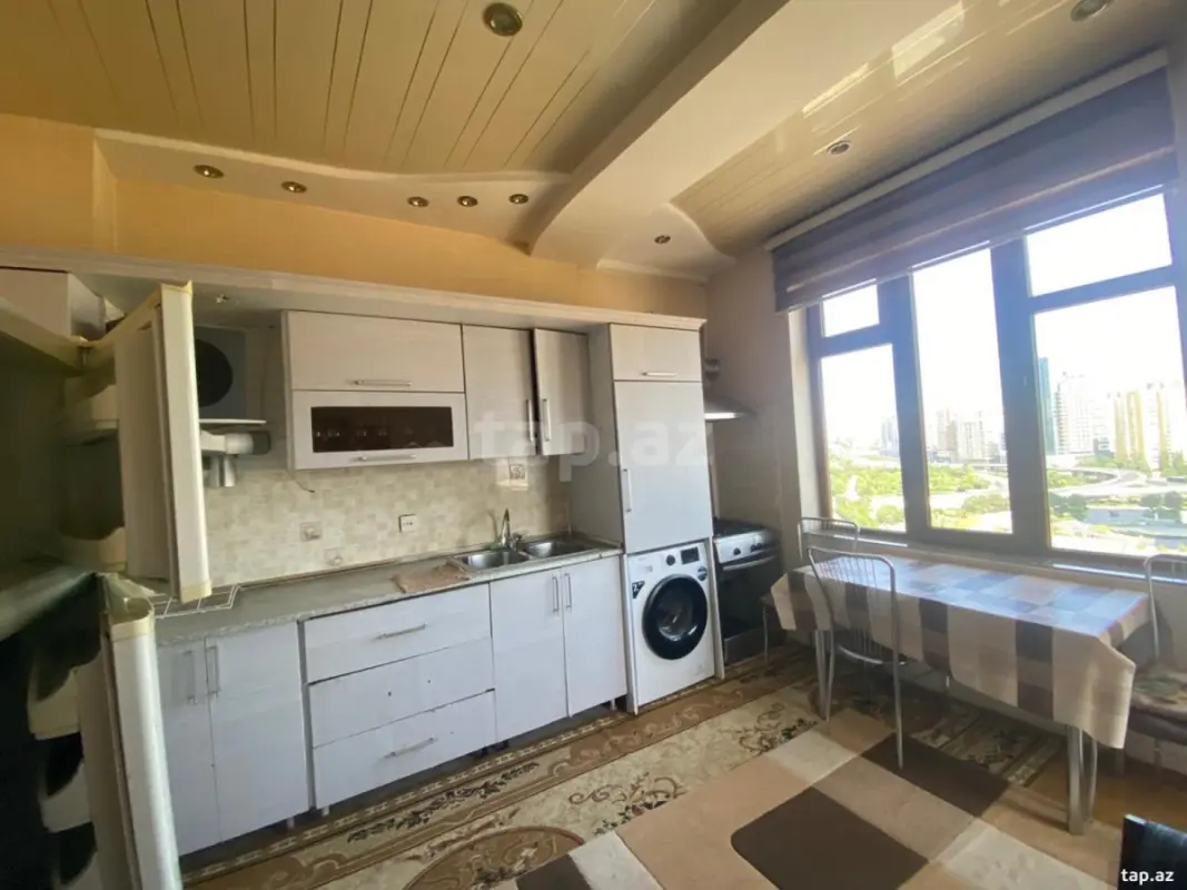 Kirayə verilir 3 otaqlı yeni tikili 131 m²