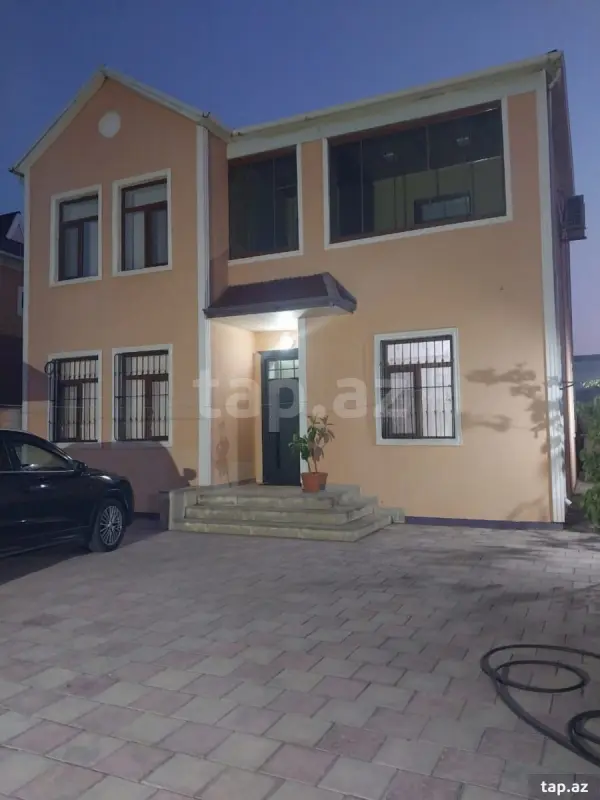 Satılır 5 otaqlı həyət evi 220 m²